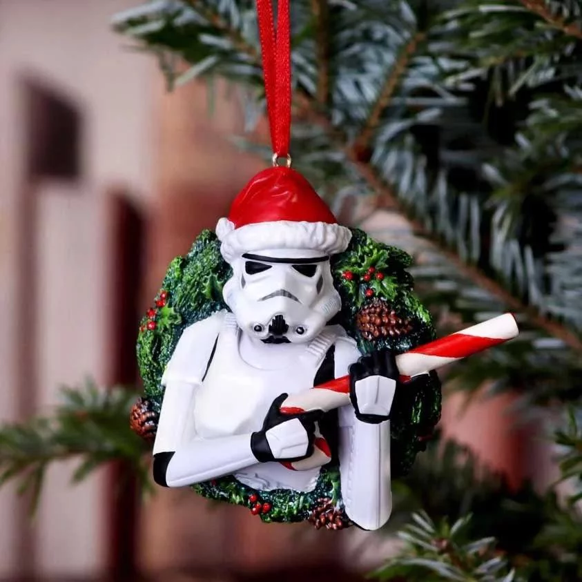 Weihnachten2024, NerdDekoration, Weihnachtsdeko, Stormtrooper, NerdWeihnachten, Zauberwelt, Weihnachtsbaum, GeekGeschenke, StarWarsFans, MagischeWeihnachten, FilmDeko