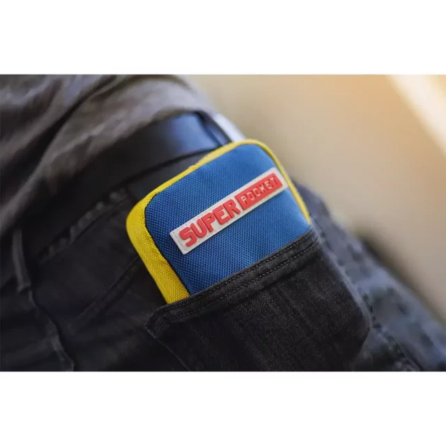 Reiseetui für Super Pocket Retro-Spielkonsole (blau-gelbe Variante) - Zubehör
