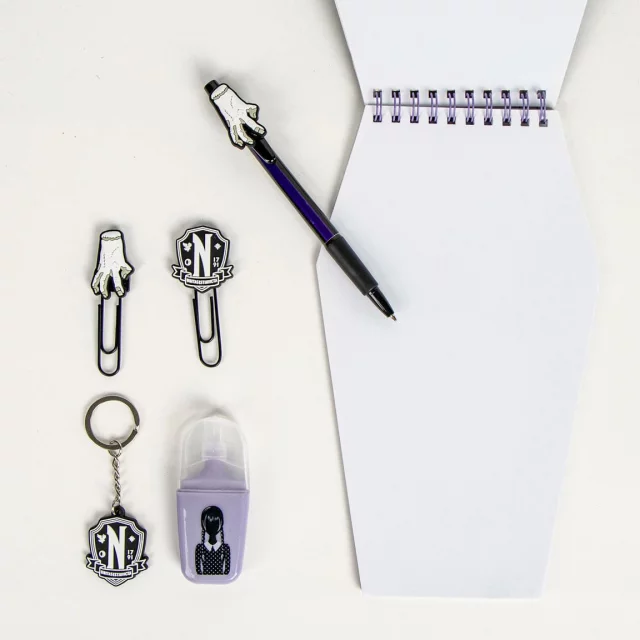 Geschenkset Wednesday - Schulbedarf ( Kugelschreiber, Schlüsselanhänger, Notizbuch, Büroklammern) (beschädigte Verpackung) - Gläser