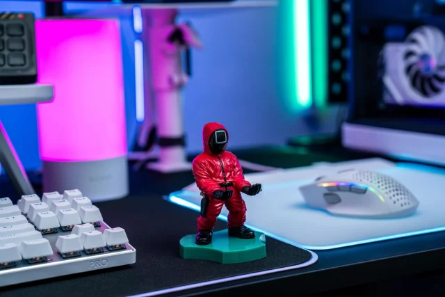 Figur Cable Guy Holdem - Squid Game Square Guard - Ständer