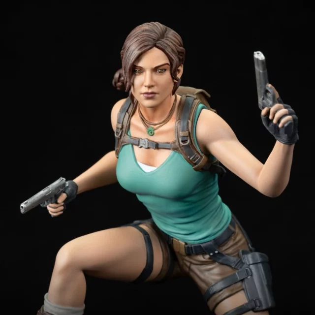 Figur Tomb Raider - Lara Croft (Dark Horse) (beschädigte Verpackung)