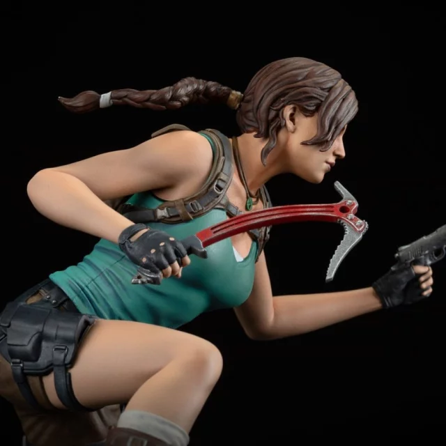 Figur Tomb Raider - Lara Croft (Dark Horse) (beschädigte Verpackung)