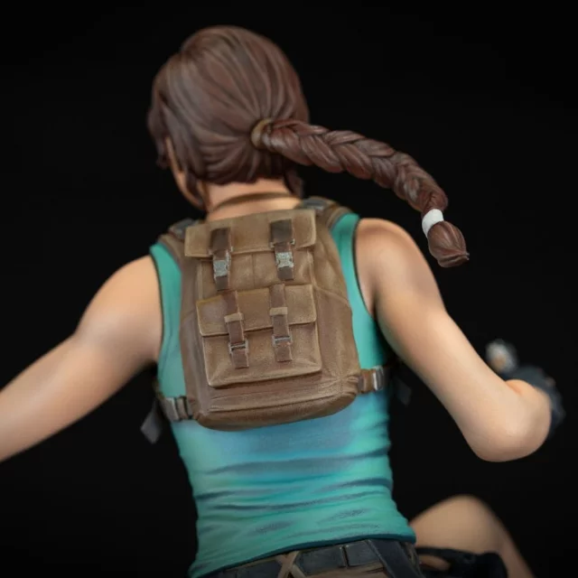 Figur Tomb Raider - Lara Croft (Dark Horse) (beschädigte Verpackung)