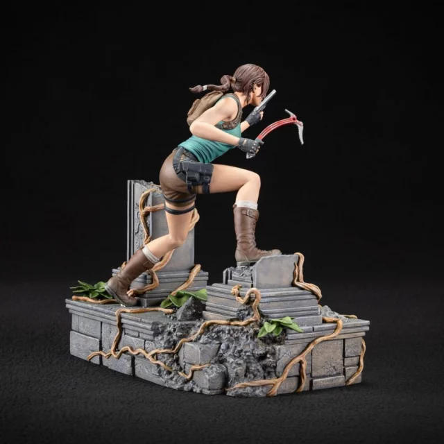 Figur Tomb Raider - Lara Croft (Dark Horse) (beschädigte Verpackung)