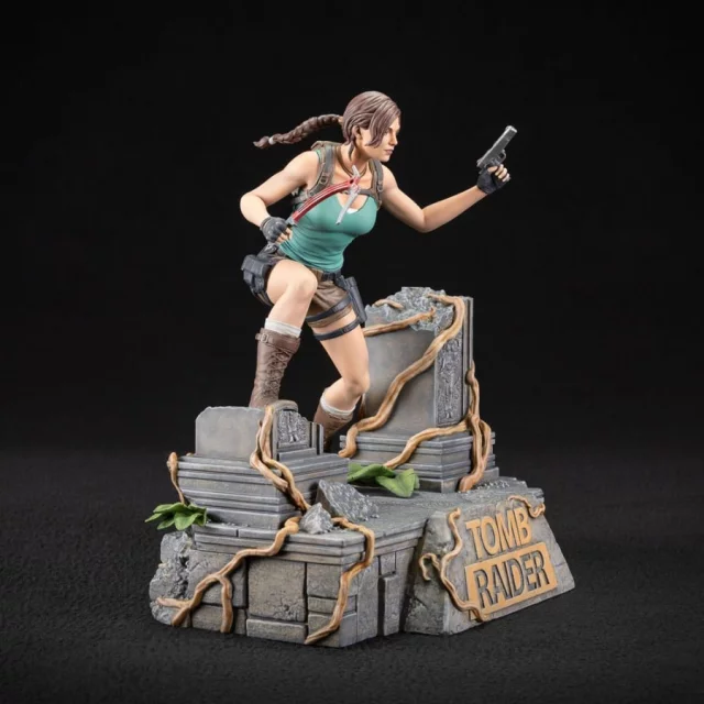 Figur Tomb Raider - Lara Croft (Dark Horse) (beschädigte Verpackung)