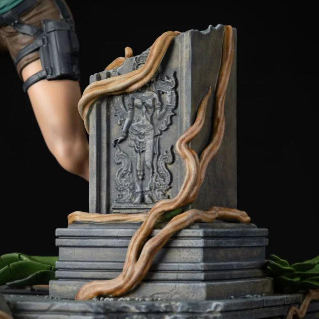 Figur Tomb Raider - Lara Croft (Dark Horse) (beschädigte Verpackung)