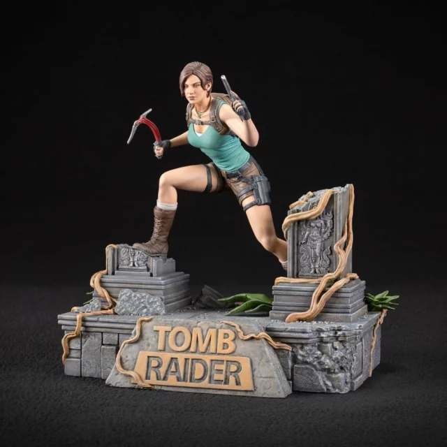 Figur Tomb Raider - Lara Croft (Dark Horse) (beschädigte Verpackung)