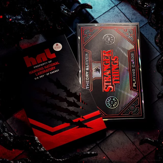 Spielkarten Stranger Things - Boxed Set (3 Decks) (beschädigte Verpackung)