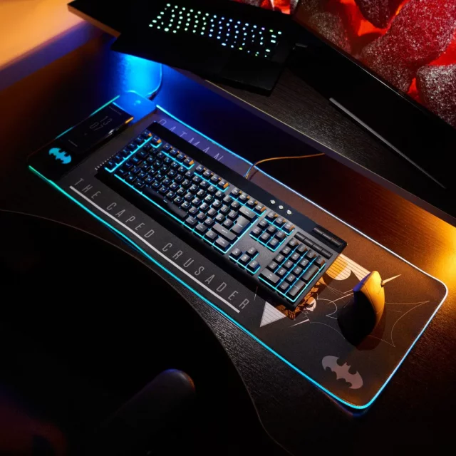 Mauspad Batman - Mauspad mit drahtlosem Ladegerät und RGB-Beleuchtung (Numskull) - Ladegerät