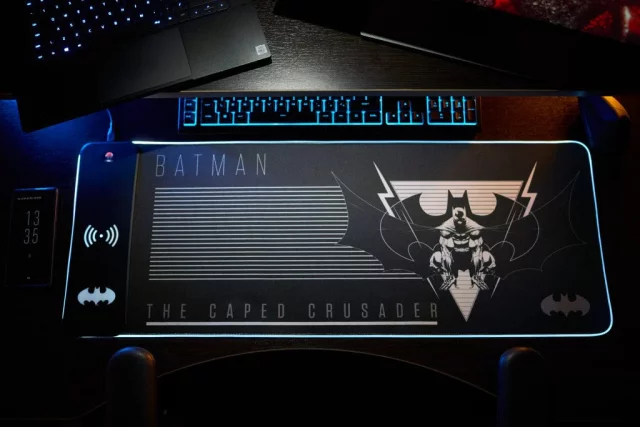 Mauspad Batman - Mauspad mit drahtlosem Ladegerät und RGB-Beleuchtung (Numskull) - DC Comics