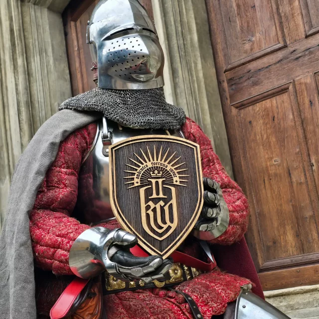 Replik Kingdom Come: Deliverance II - Holzschild für die Wand (groß) - Wandplakette