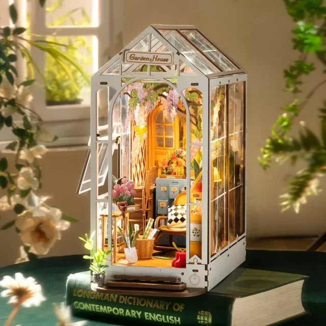 Baukasten Gartenhaus Buchstütze (Holz) - Robotime