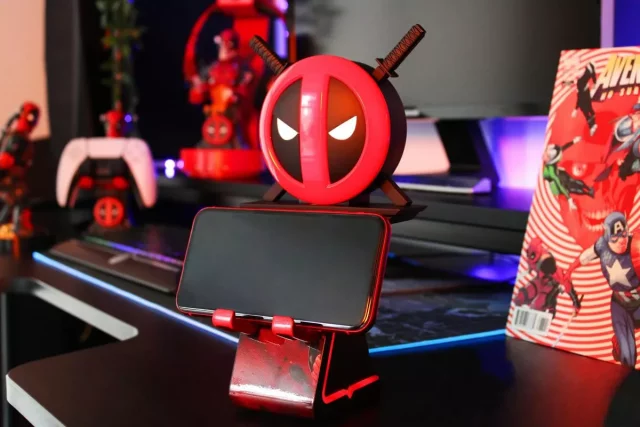 Figur Cable Guy - Deadpool Ikon Phone and Controller Holder - Ständer