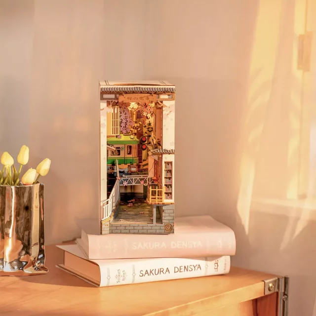 Bausatz - Buchstütze Sakura Densya (aus Holz) - Robotime