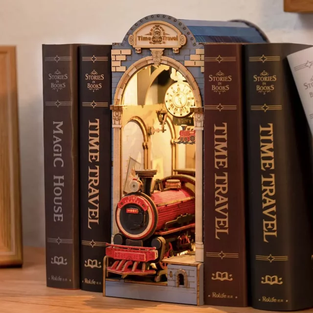 Bausatz - Buchstütze Time Travel (aus Holz) - Lesezeichen