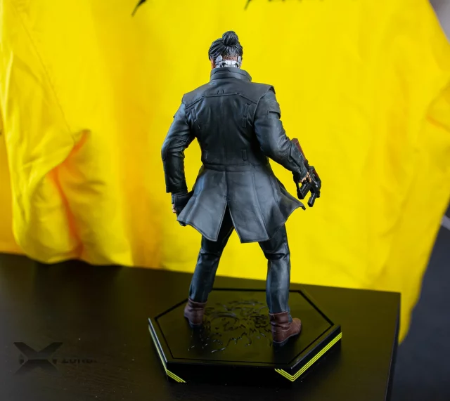 Figur Cyberpunk 2077 - Takemura (Dark Horse, 23 cm)