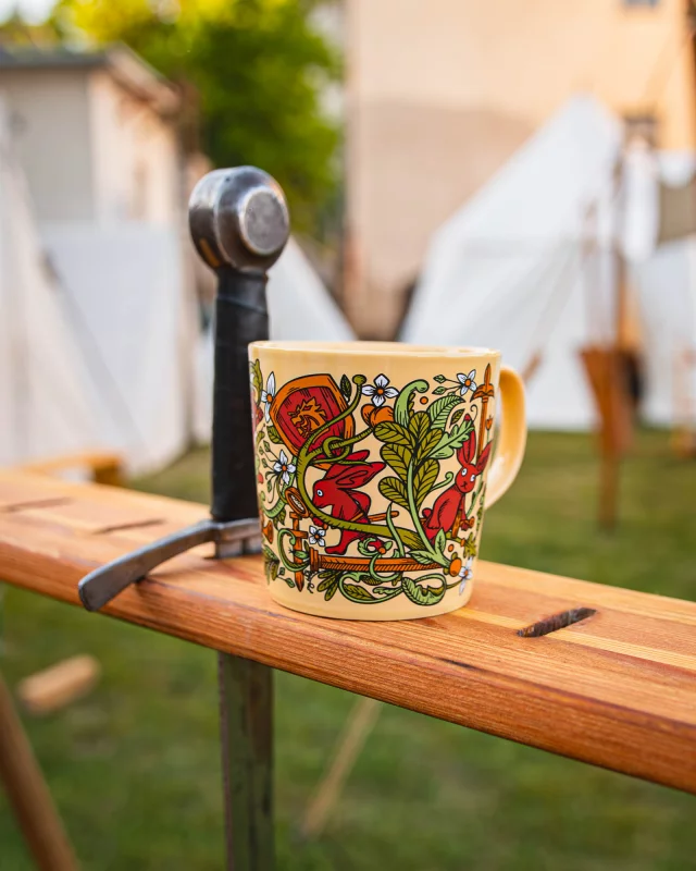 Tasse Kingdom Come: Deliverance II - Hasen in voller Blüte - Xzone Originals
