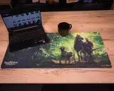 Mauspad Kingdom Come: Deliverance II - Heinrich und Mutt im Wald (89 × 40 cm) - Zubehör