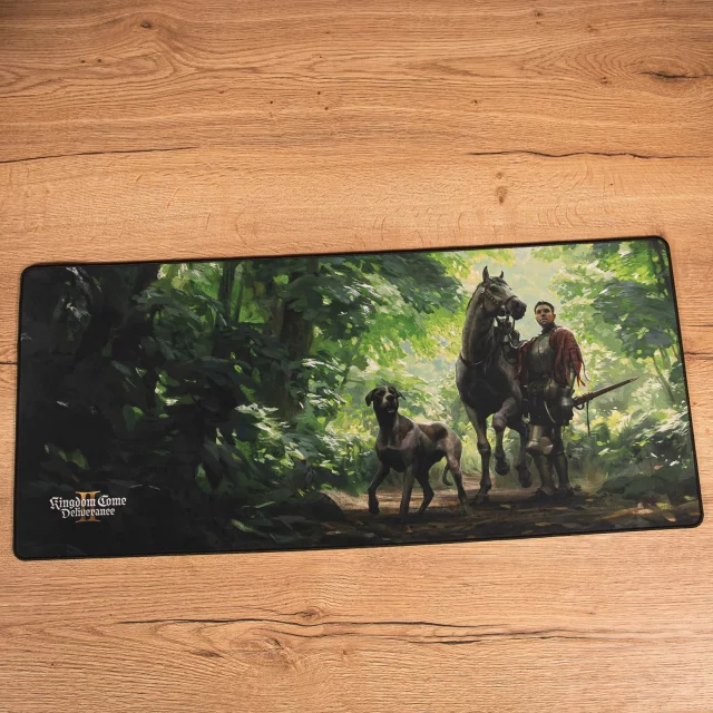 Mauspad Kingdom Come: Deliverance II - Keyart Heinrich und Köter im Wald - Xzone Originals