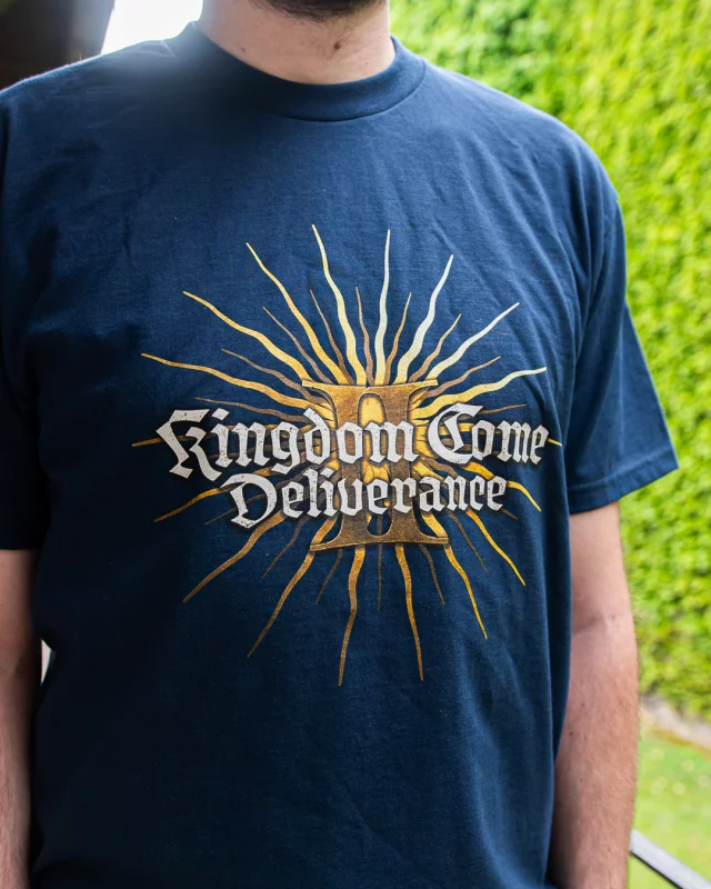 T-Shirt Kingdom Come: Deliverance II - Logo des Spiels - Xzone Originals
