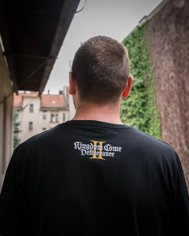 T-Shirt Kingdom Come: Deliverance II - Radzig Kobylas Schwert (größe XL) - Xzone Originals